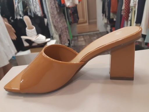 Mules vernis nude